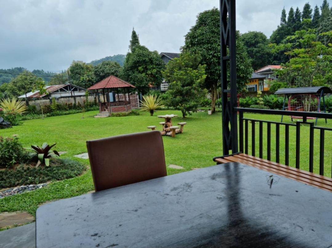 Villa Chacha At Macarena, Megamendung Buitenkant foto