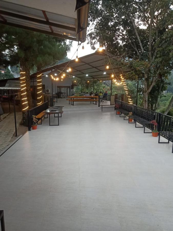 Villa Chacha At Macarena, Megamendung Buitenkant foto