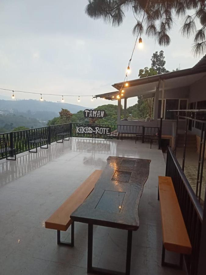 Villa Chacha At Macarena, Megamendung Buitenkant foto